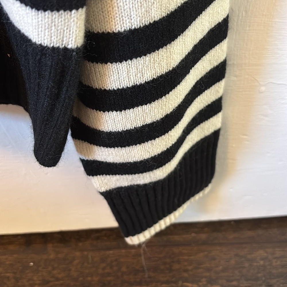 Everlane NWT recycled cashmere boxy crew Small - Picture 3 of 4